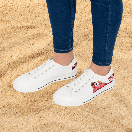 Beach / Lake Mode Flamingo Women's Low Top Sneakers - Relaxing with a Drink Print